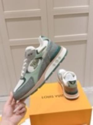 wholesale quality men's louis vuitton run way sneakers model no. 814